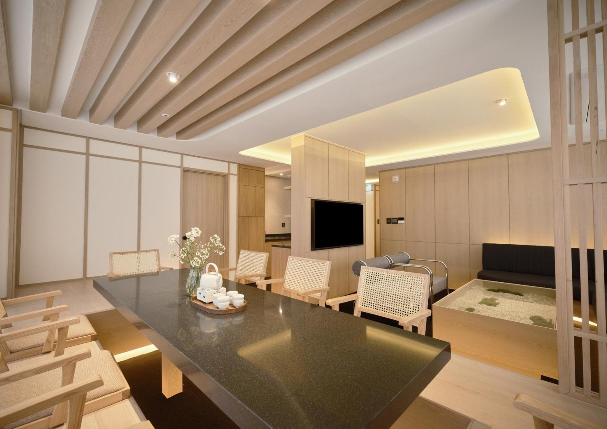Uh Suite Seoul Deoksugung Exterior photo